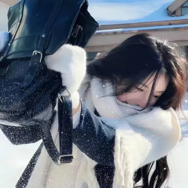 唯美纯爱片《花束般的恋爱》高清在线：百分百合拍的恋人，为何还是走向了分手？